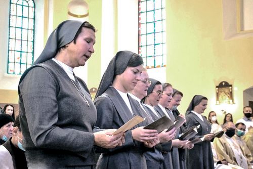 Сёстры салезіянкі аднаўляюць манаскія абяцанні Сёстры салезіянкі аднаўляюць манаскія абяцанні