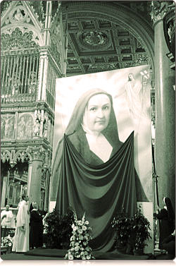 Kwasówka. 10 maja odbyło się uroczyste wprowadzenie relikwii błogosławionej Matki Celiny Borzęckiej do parafii Niepokalanego Poczęcia NMP w Kwasówce.