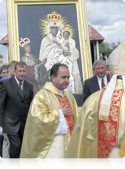 Trokiele. Lipiec - Koronacja Cudownego Obrazu Matki Bożej Trokielskiej, Królowej naszych rodzin.