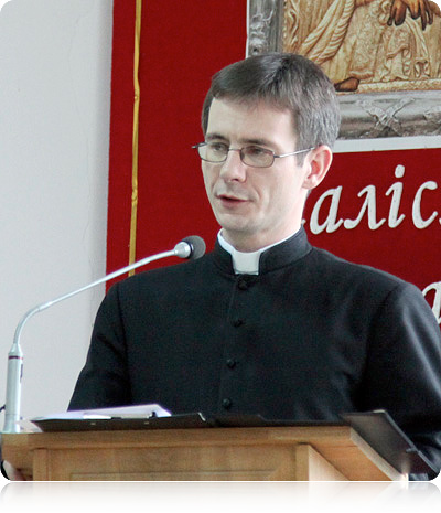 Ks. Antoni Gremza podczas sympozjum naukowego przedstawia działalność Diecezji Grodzieńskiej
w ciągu 20 lat jej istnienia