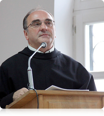 O. dr Mirosław Bartos, prowincjał wspólnoty ojców franciszkanów, podczas wygłaszania referatu