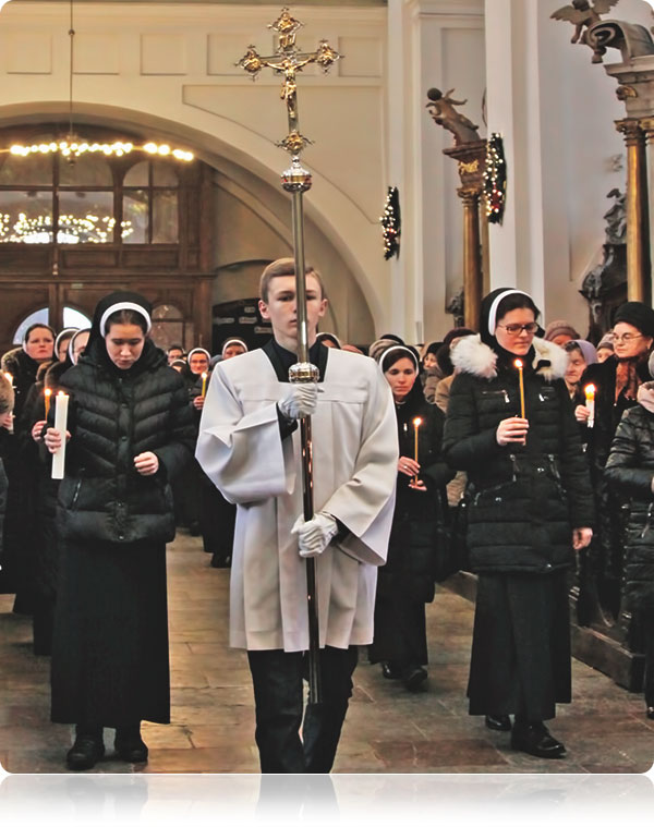 Працэсія падчас урачыстай св. Імшы з нагоды Дня кансэкраванага жыцця