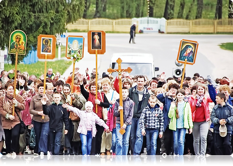 W Dniu Matki pielgrzymi licznie przychodzą do Sanktuarium Matki Bożej Jasnogórskiej w Kopciówce