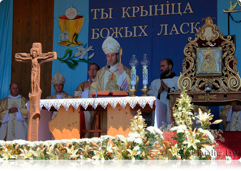 Podczas homilii ks. bp Józef życzył wiernym, aby pokój i radość na nowo zamieszkały w każdej wspólnocie i każdym domu