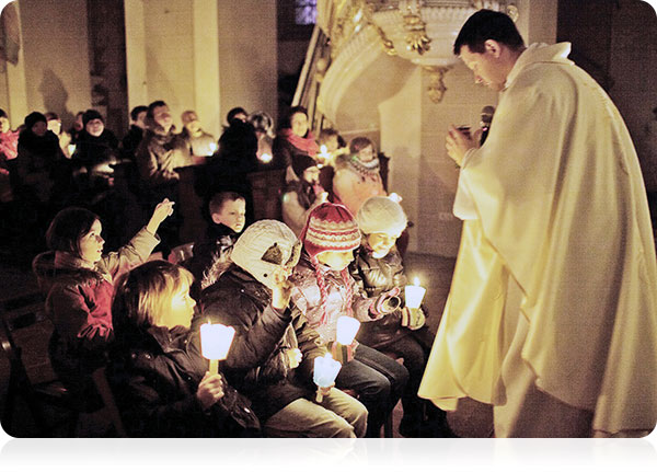 Trzymając w ręku lampion stajemy się świadkami światła Chrystusa, które nosimy w sercu