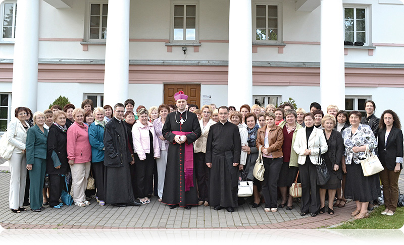 Nauczyciele zapewniają młodym ludziom harmonijne wykształcenie psychiczne, moralne i estetyczne