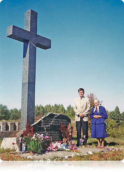 Ганна Бярнацкая, выратаваная сваёй свякроўю, на месцы памяці мучанікаў II Сусветнай вайны Ганна Бярнацкая, выратаваная сваёй свякроўю, на месцы памяці мучанікаў II Сусветнай вайны