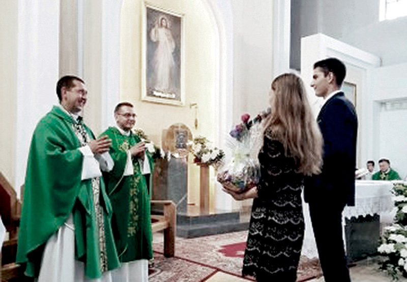 Podczas Mszy św. na pożegnanie wierni z Woronowa życzyli ks. Janowi i ks. Sergiuszowi ciepłego przyjęcia w nowej parafii