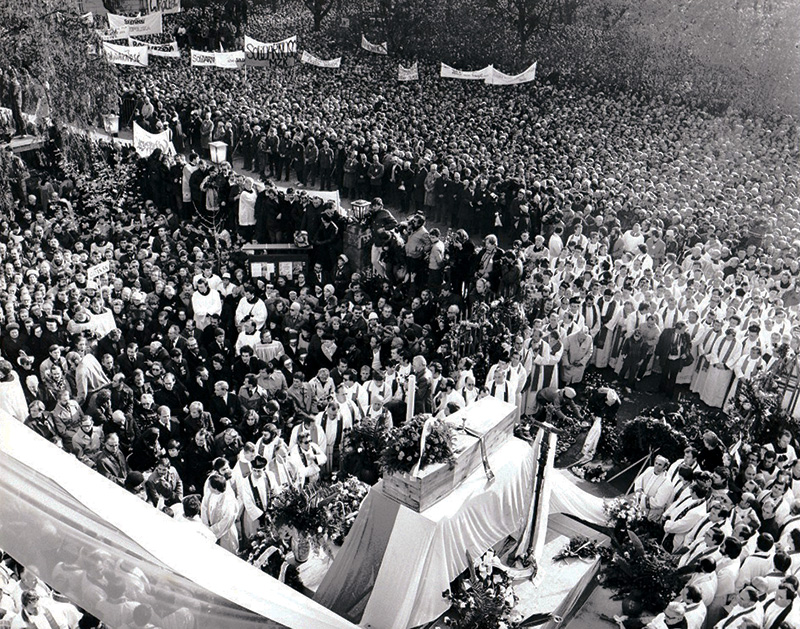 Пахавальная працэсія ў лістападзе 1984 года Пахавальная працэсія ў лістападзе 1984 года