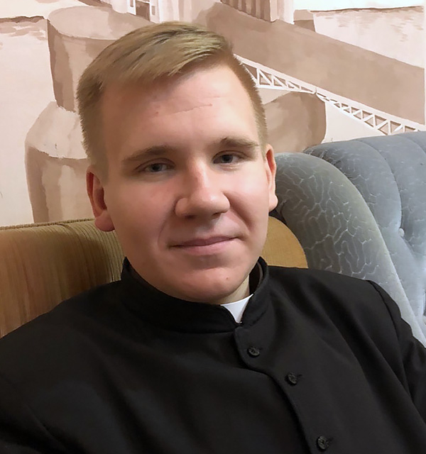Witalij Gurec, alumn IV roku WSD w Grodnie,
pochodzi z parafii św. Wacława w Wołkowysku Witalij Gurec, alumn IV roku WSD w Grodnie,
pochodzi z parafii św. Wacława w Wołkowysku