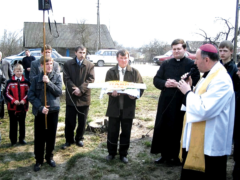 Podczas uroczystego poświęcenia tabliczek Podczas uroczystego poświęcenia tabliczek