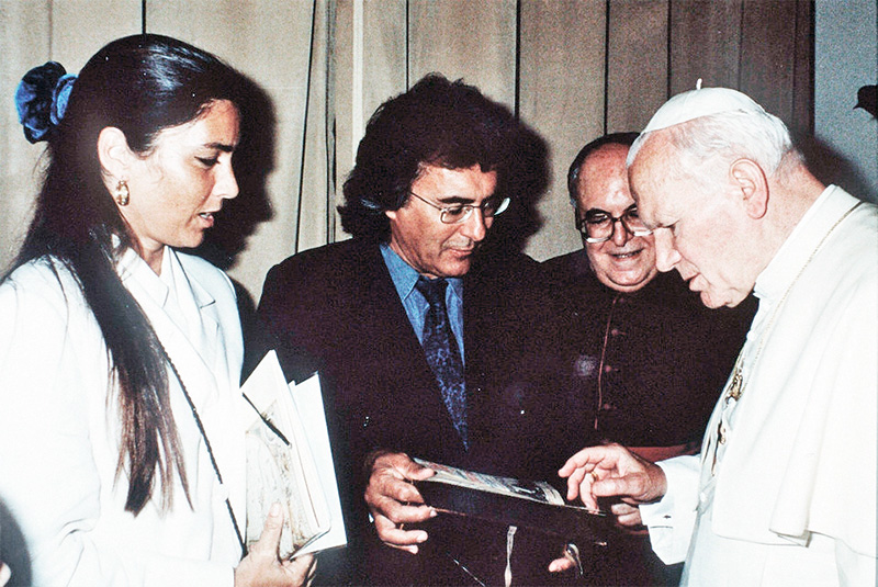 Włoskie gwiazdy Romina Power i Al Bano podczas wizyty w Watykanie
Włoskie gwiazdy Romina Power i Al Bano podczas wizyty w Watykanie