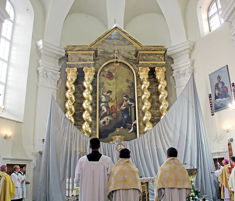             Uroczyste otwarcie odnowionego ołtarza odbyło się 23 sierpnia