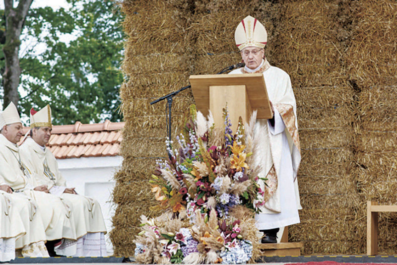 Podczas Mszy św. w Sanktuarium Matki Bożej w Szydłowie (Litwa)