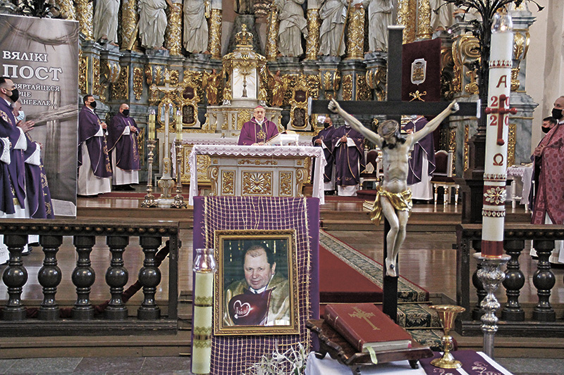 Msza św. w katedrze w Grodnie w intencji zmarłego o. Kazimierza Żylisa