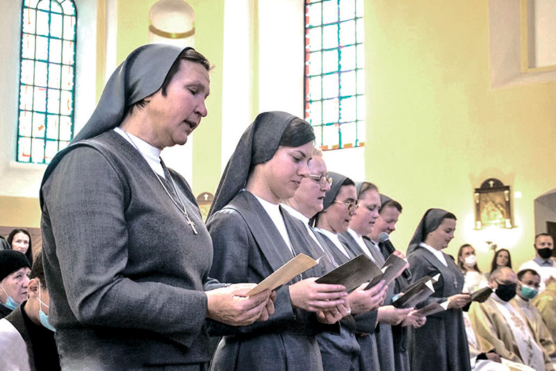 Siostry salezjanki odnawiają śluby zakonne Siostry salezjanki odnawiają śluby zakonne