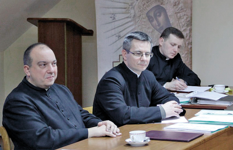 Podczas posiedzenia komisji głównej i przewodniczących komisji I Synodu Diecezji Grodzieńskiej Podczas posiedzenia komisji głównej i przewodniczących komisji I Synodu Diecezji Grodzieńskiej