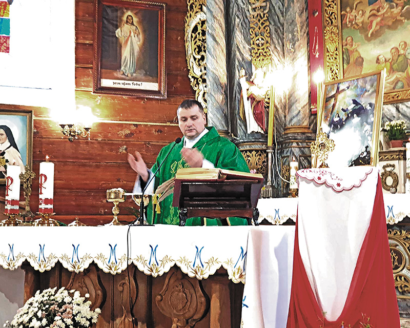Ks. Jerzy Kuźmicz – proboszcz parafii w Nowym Dworze. Dziekan dekanatu Szczuczyn.
Święcenia kapłańskie przyjął w 2004 r. Ks. Jerzy Kuźmicz – proboszcz parafii w Nowym Dworze. Dziekan dekanatu Szczuczyn.
Święcenia kapłańskie przyjął w 2004 r.